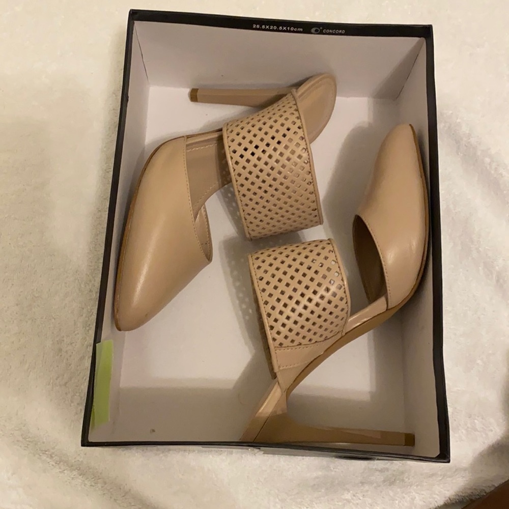 French Connection almost nude 8 1/2  leather shoes